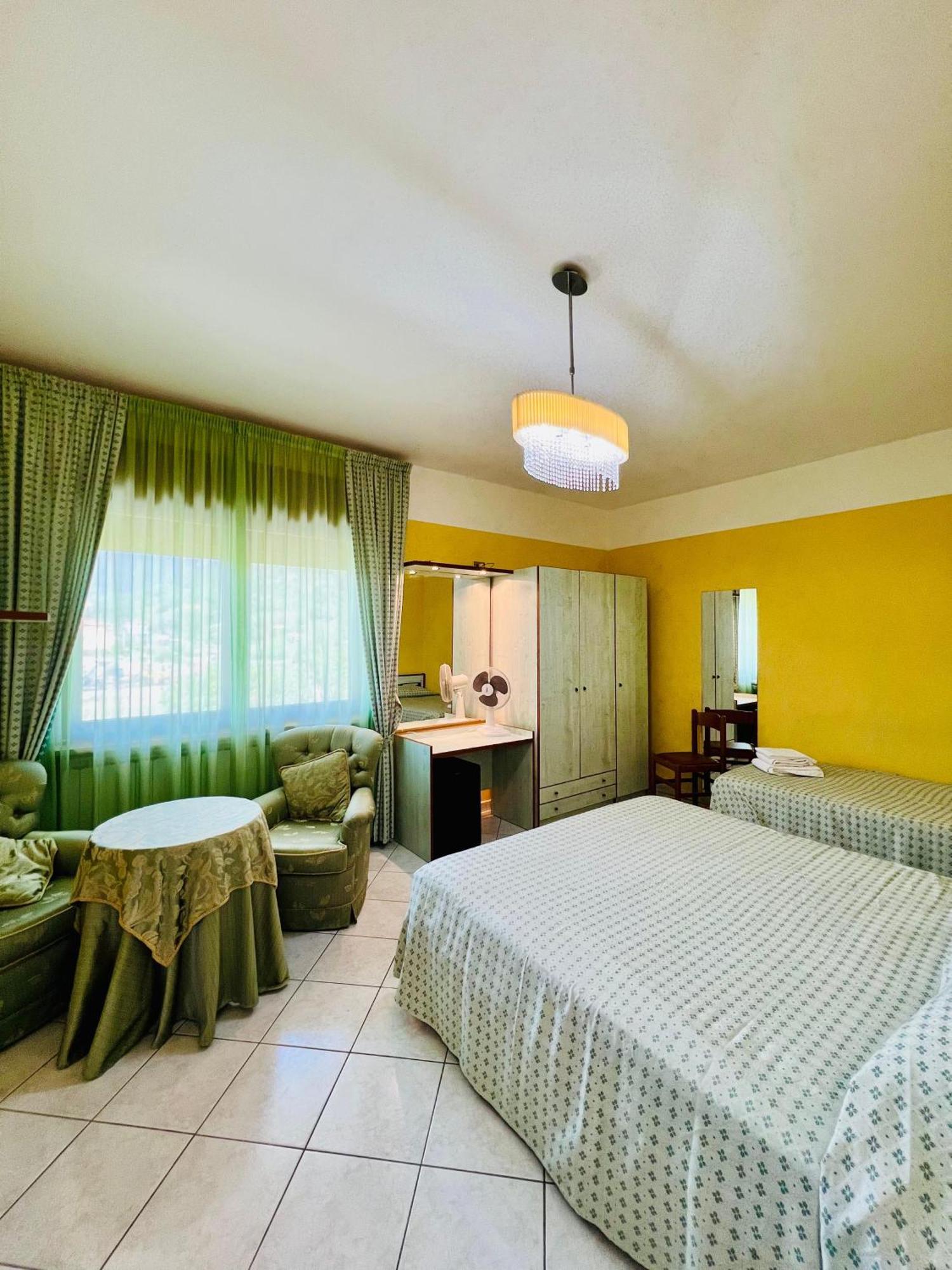 Hotel Paradiso Челано Екстериор снимка