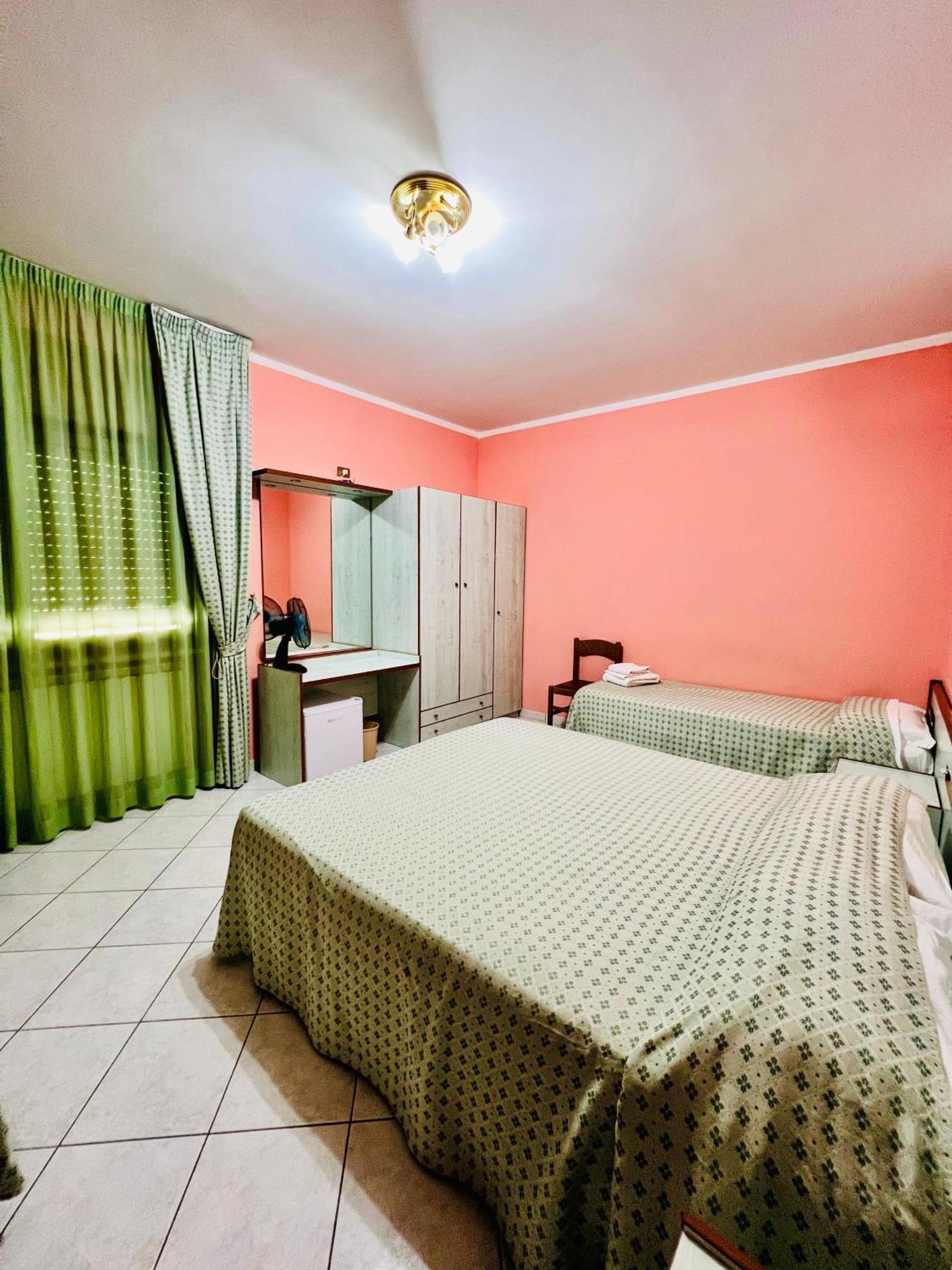 Hotel Paradiso Челано Екстериор снимка
